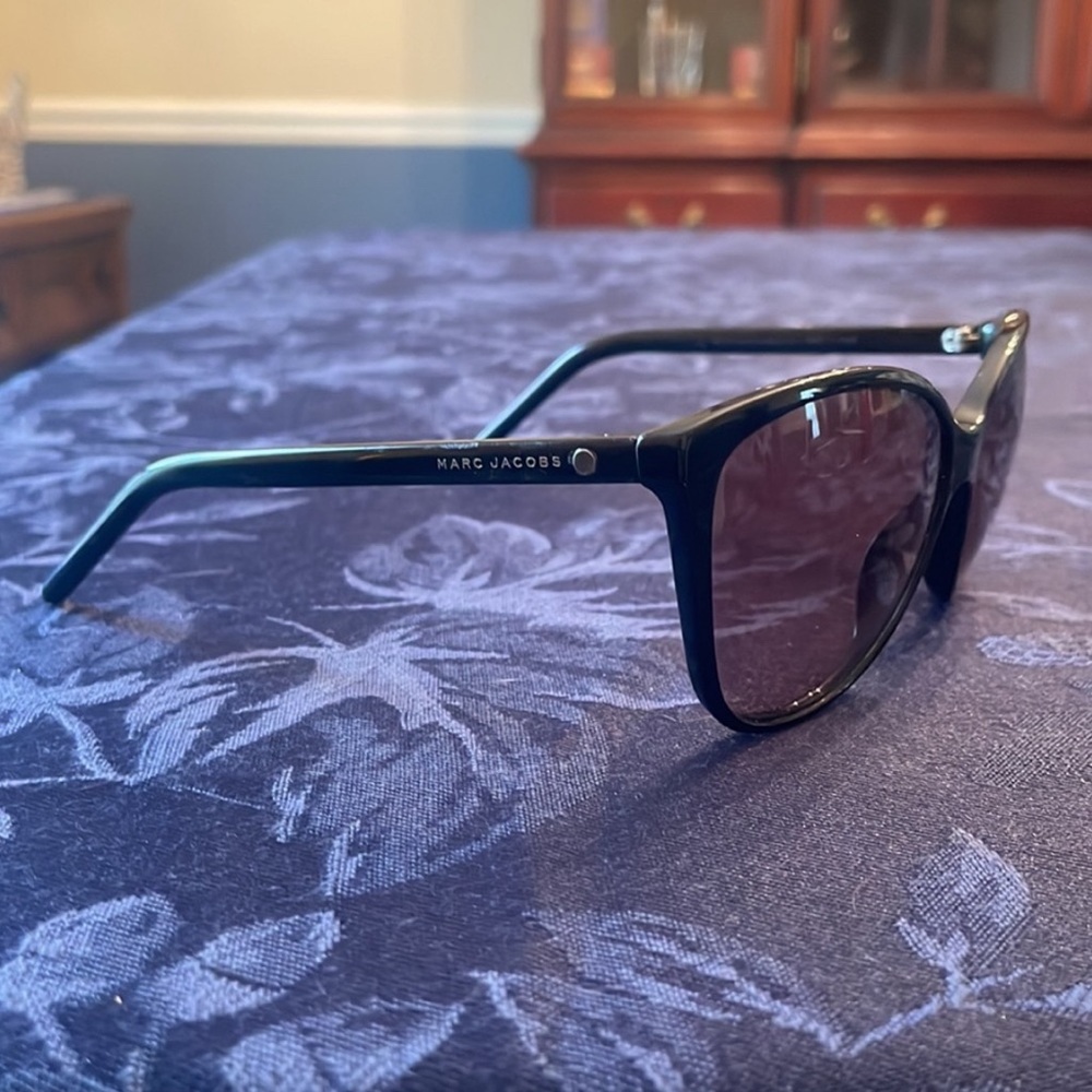 🕶️ Marc Jacob’s cat eye Tiffany silver black sunglasses 😎 - Picture 2 of 7